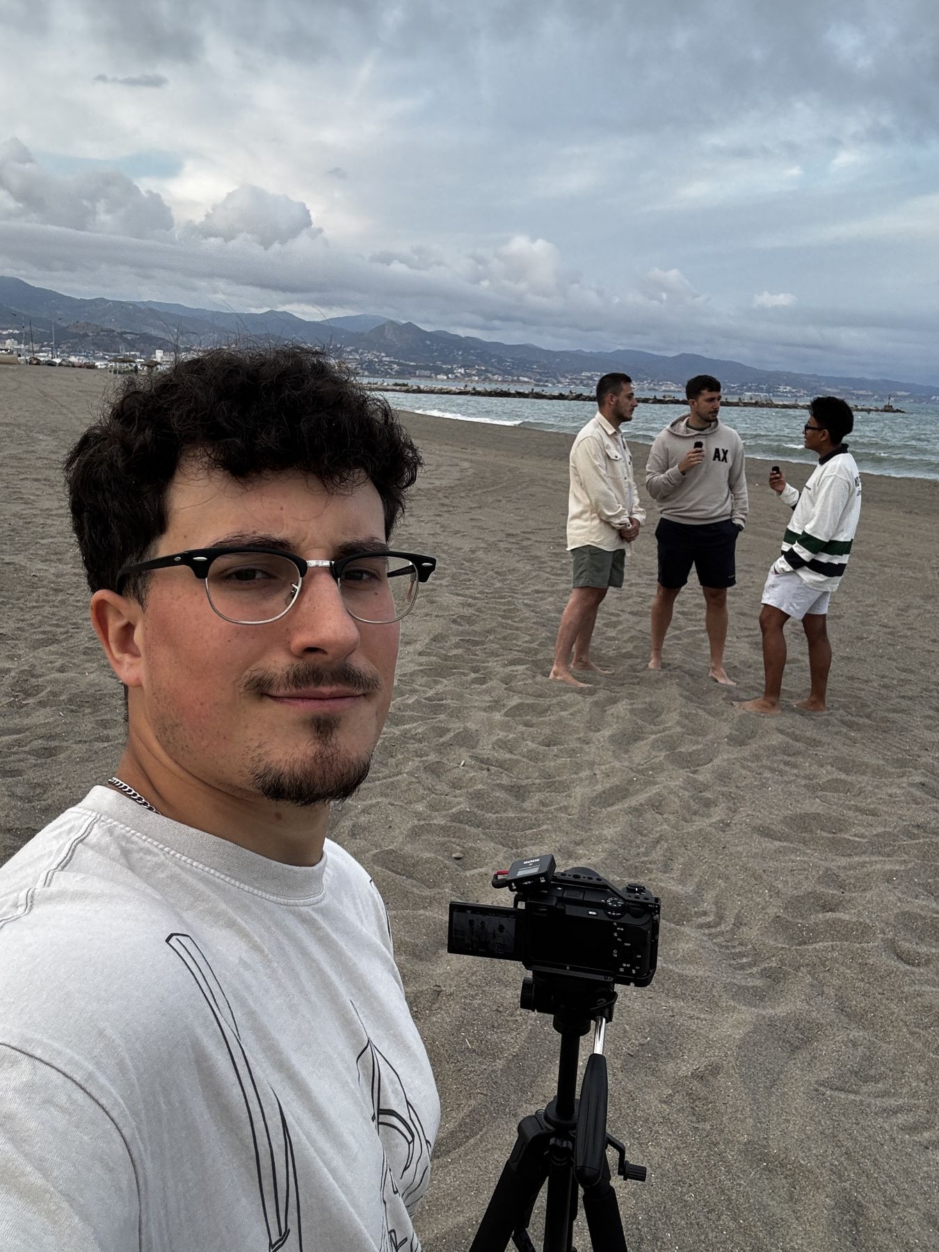 Iván durante un rodaje en la playa